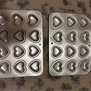 Wilton Silver Heart-Shaped Baking Pan Set